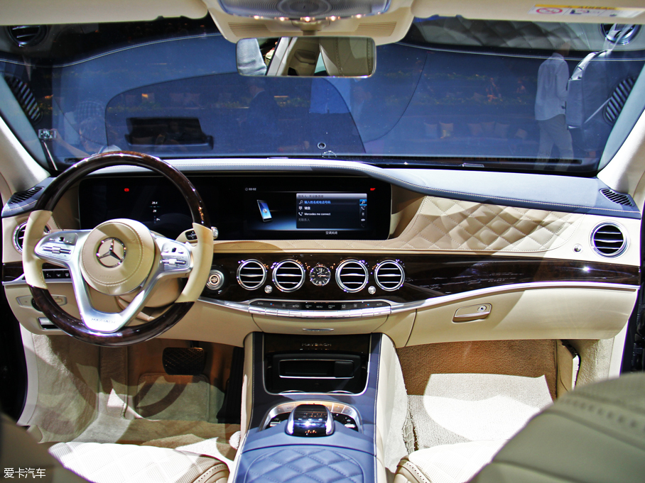 三道杠遇上尖子生 奔馳S對比雷克薩斯LS