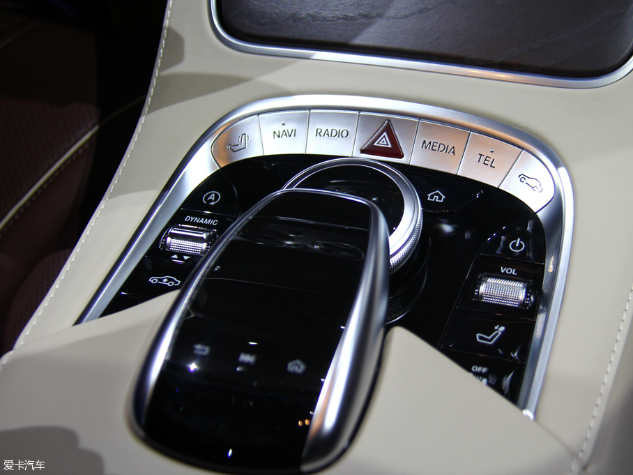 三道杠遇上尖子生 奔馳S對比雷克薩斯LS