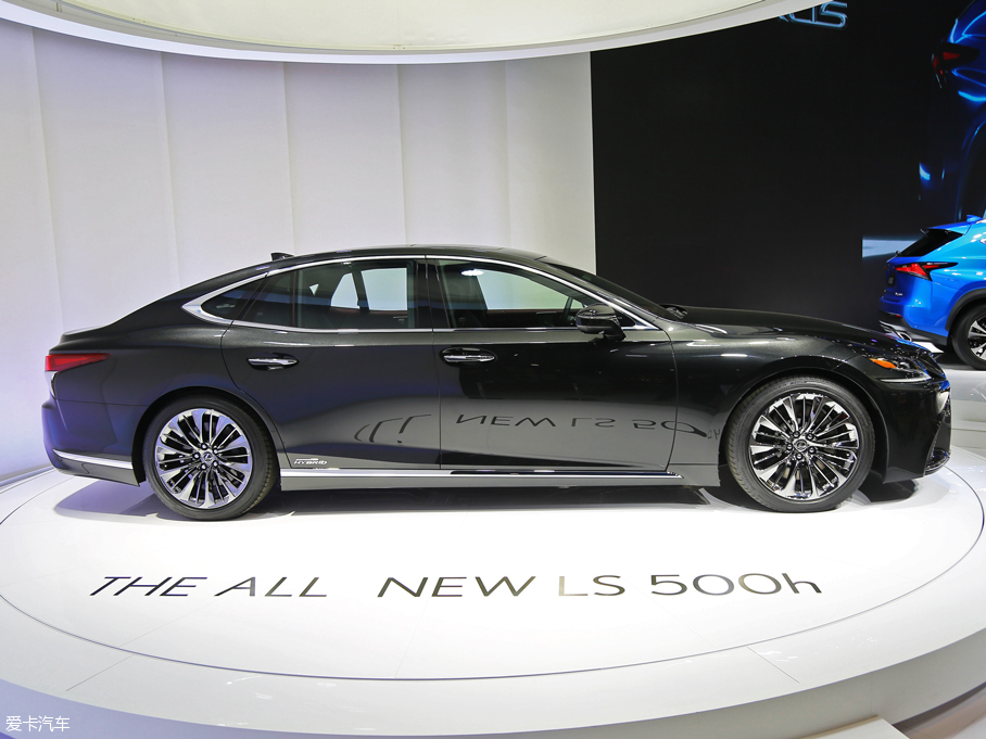 三道杠遇上尖子生 奔馳S對比雷克薩斯LS