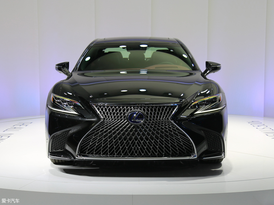 三道杠遇上尖子生 奔馳S對比雷克薩斯LS