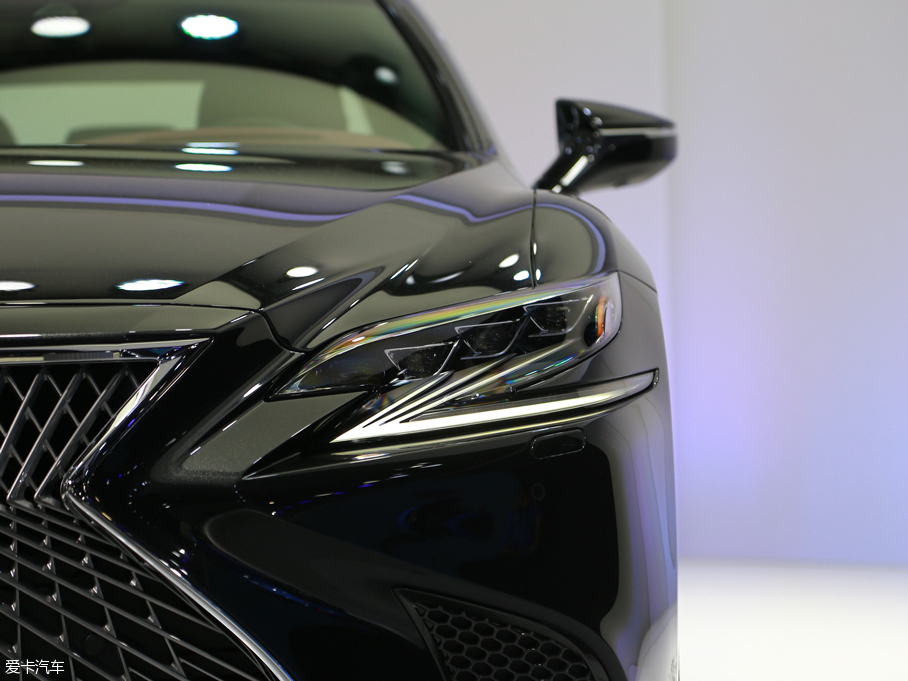 三道杠遇上尖子生 奔馳S對比雷克薩斯LS