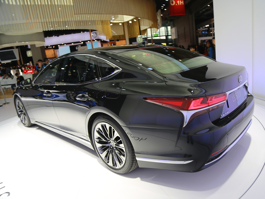 三道杠遇上尖子生 奔馳S對比雷克薩斯LS