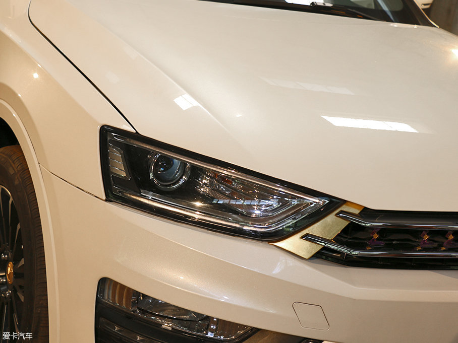 實拍眾泰SR7－GAL