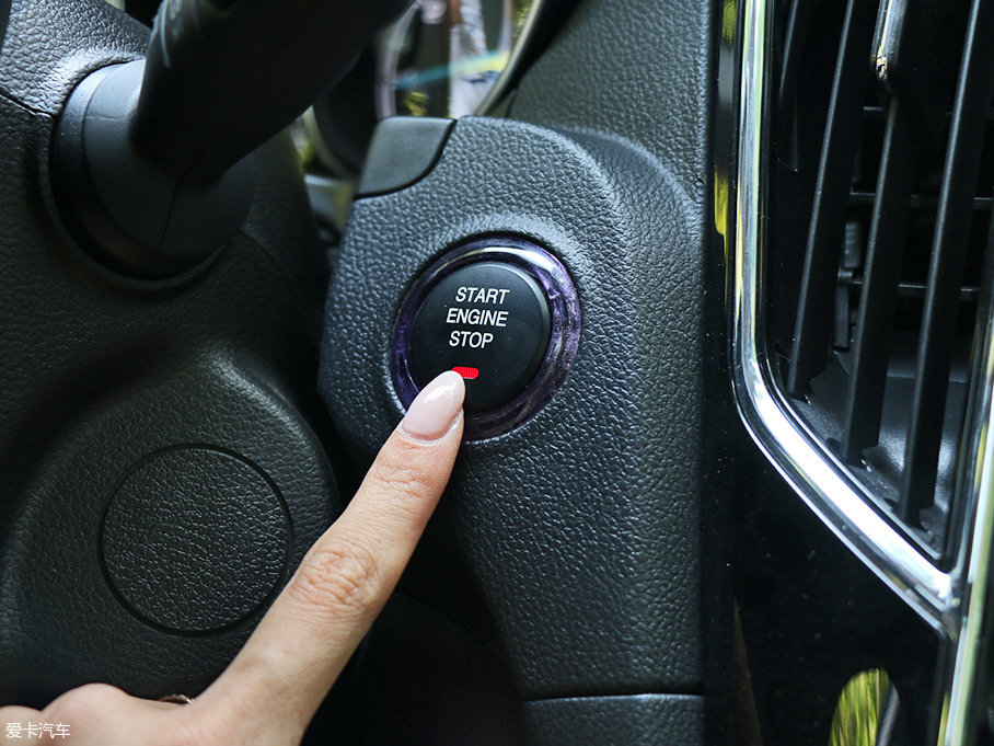 實拍眾泰SR7－GAL