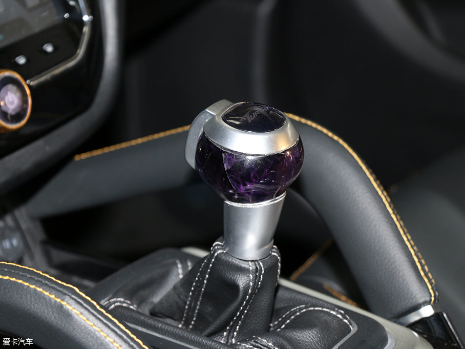 實拍眾泰SR7－GAL