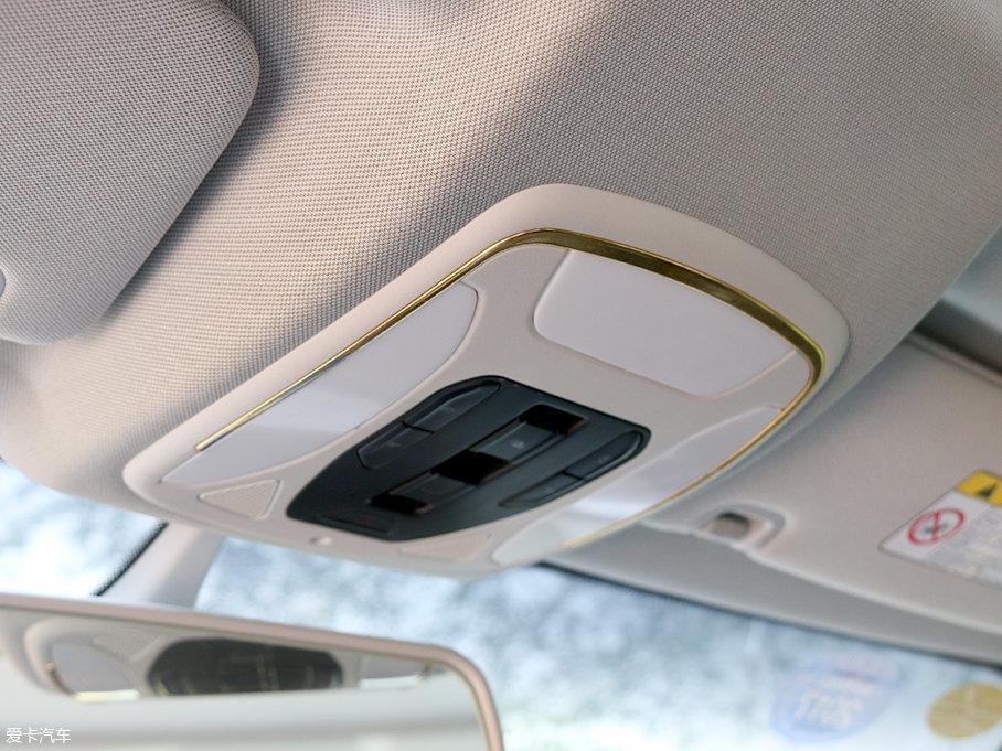 實拍眾泰SR7－GAL