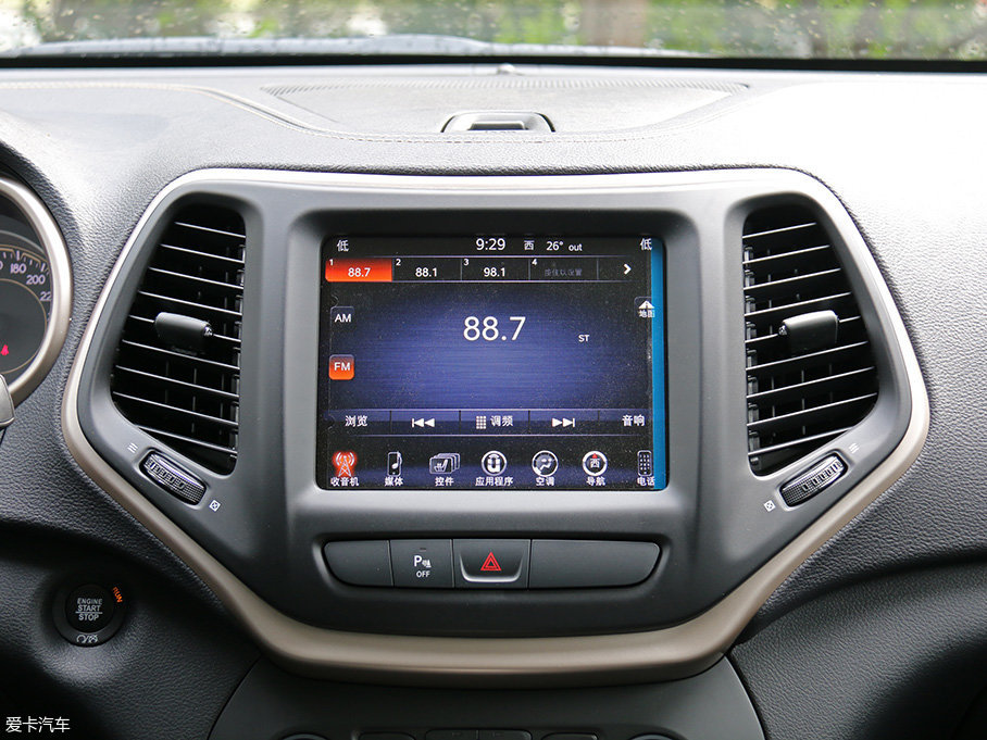 愛(ài)卡實(shí)拍2017款自由光