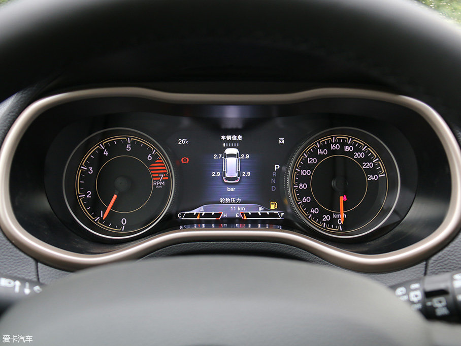 愛(ài)卡實(shí)拍2017款自由光