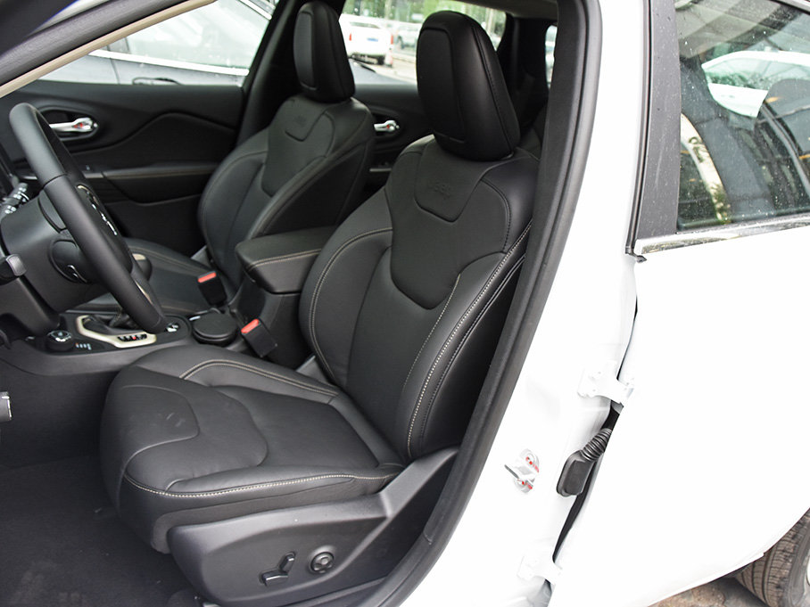 愛卡實拍2017款自由光