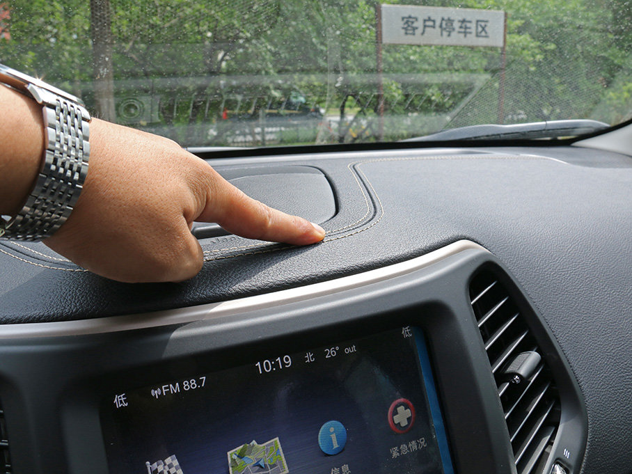 愛(ài)卡實(shí)拍2017款自由光