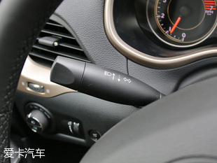 愛(ài)卡實(shí)拍2017款自由光