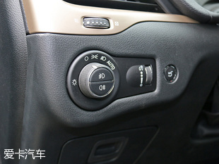 愛(ài)卡實(shí)拍2017款自由光