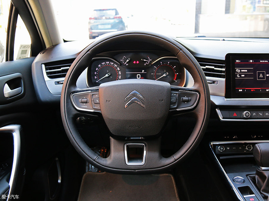 實拍東風雪鐵龍新款C5