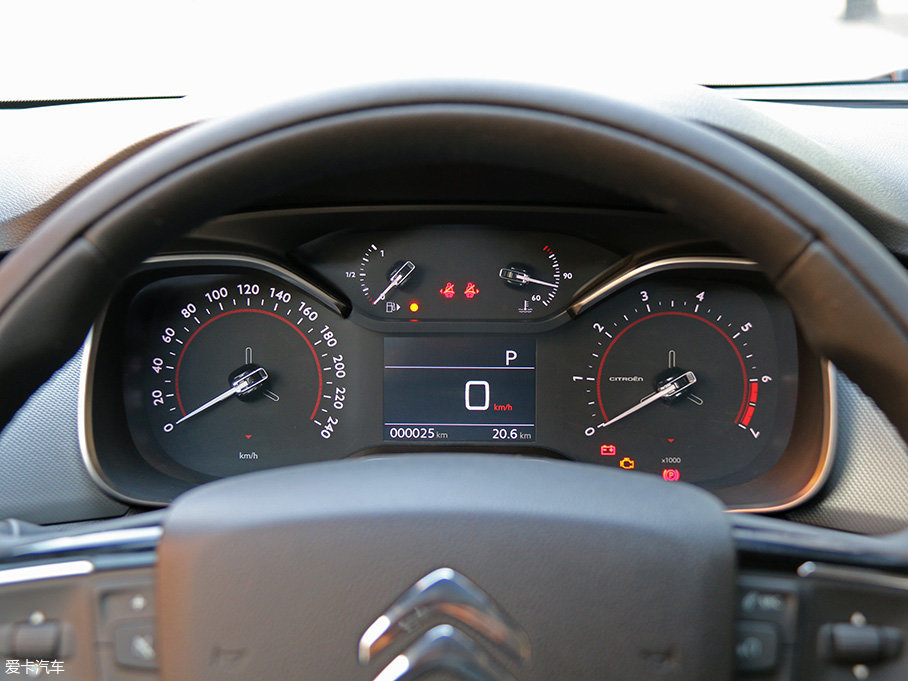 實拍東風雪鐵龍新款C5