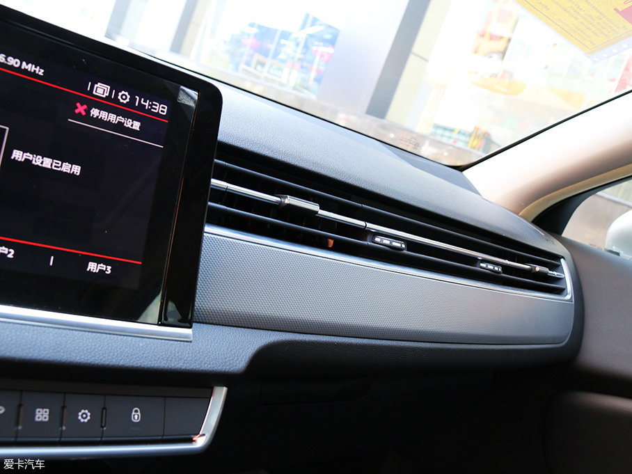 實拍東風雪鐵龍新款C5