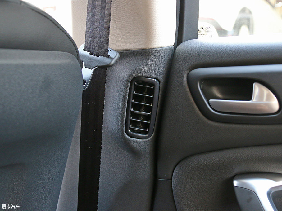 實拍東風雪鐵龍新款C5