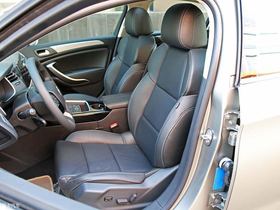 實拍東風(fēng)雪鐵龍新款C5