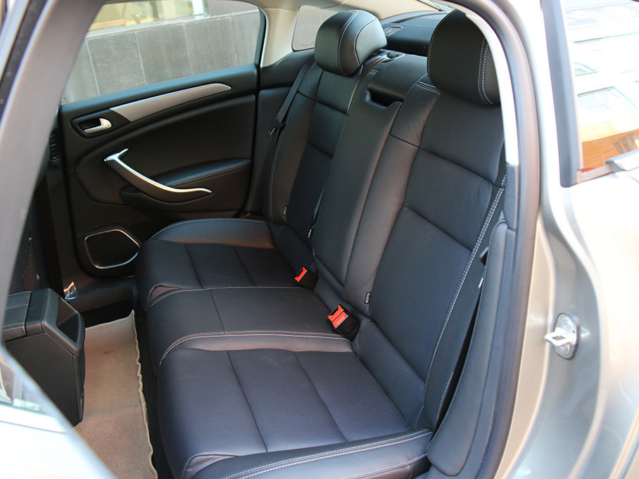 實拍東風(fēng)雪鐵龍新款C5