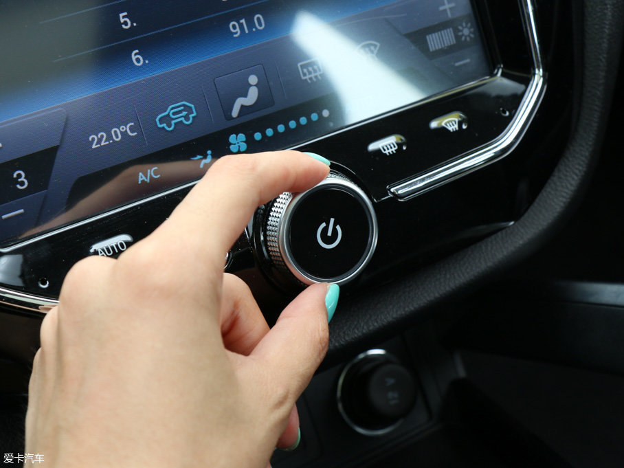 實拍眾泰新款SR7