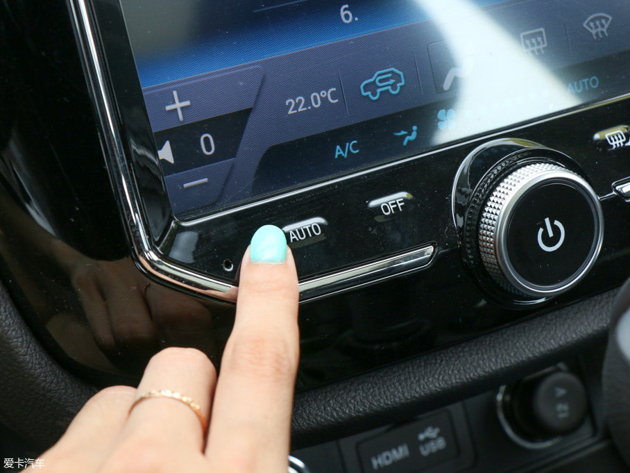 實拍眾泰新款SR7