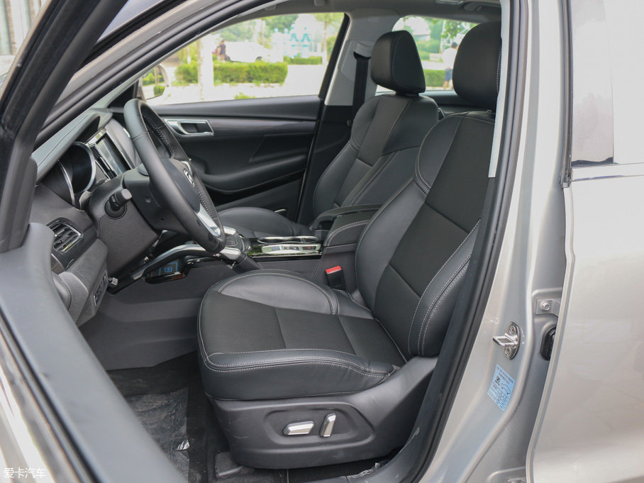 實拍眾泰新款SR7