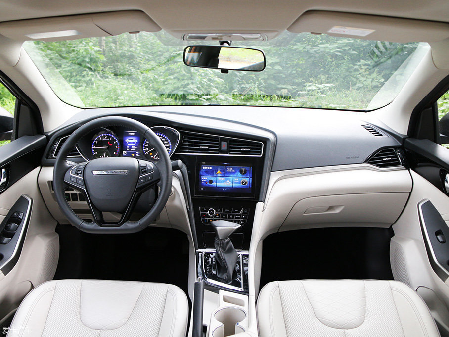 愛卡實拍東風啟辰D60