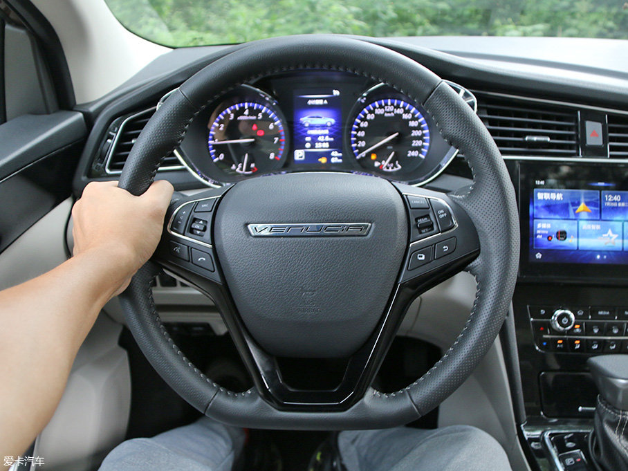 愛卡實拍東風啟辰D60