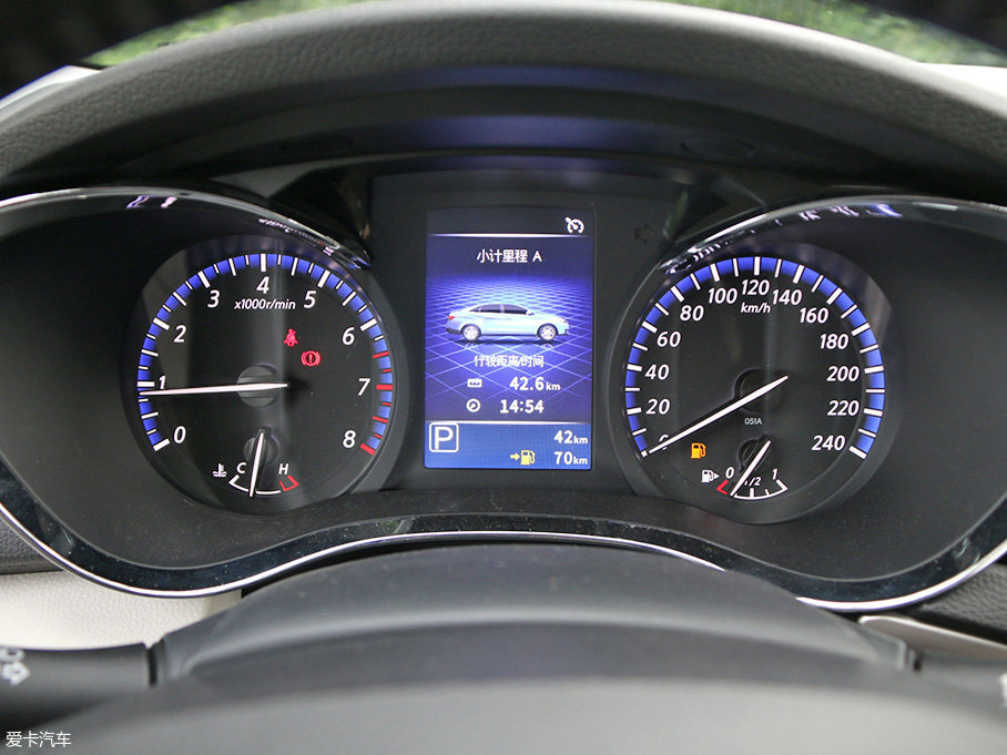 愛卡實拍東風啟辰D60