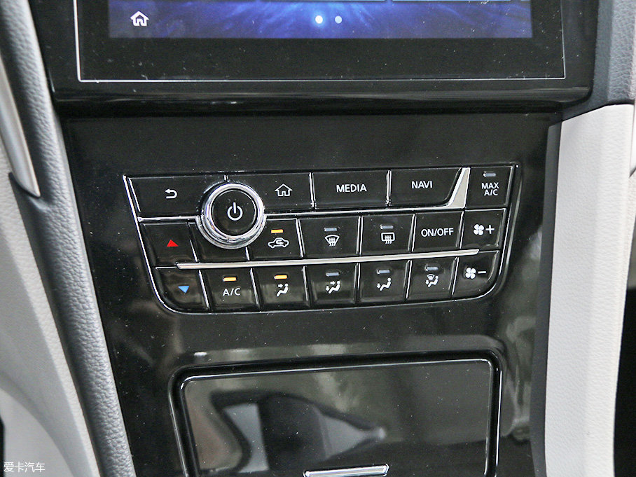 愛卡實拍東風啟辰D60