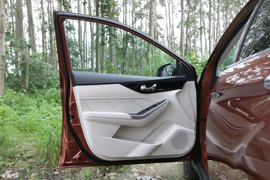 愛卡實拍東風啟辰D60