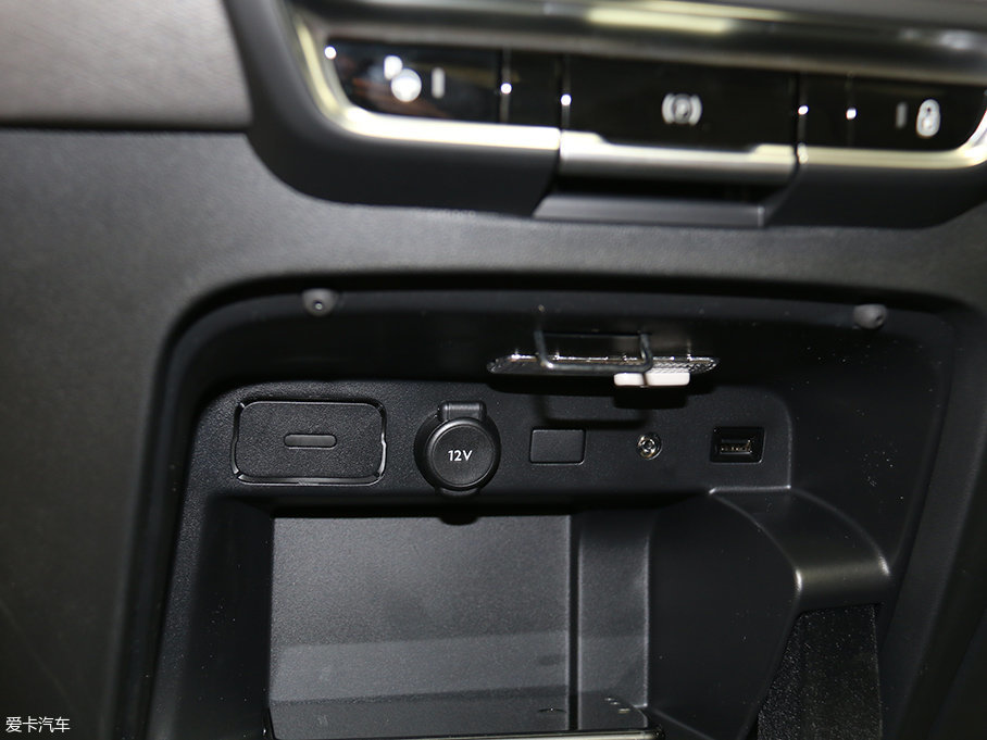 實(shí)拍雪鐵龍C4 Picasso