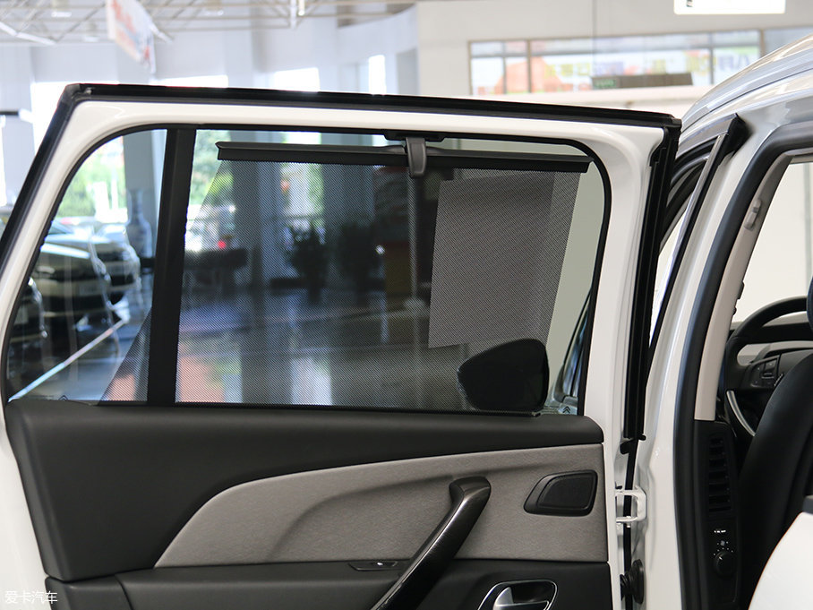 實(shí)拍雪鐵龍C4 Picasso