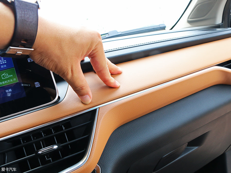 愛卡實拍五菱宏光S3