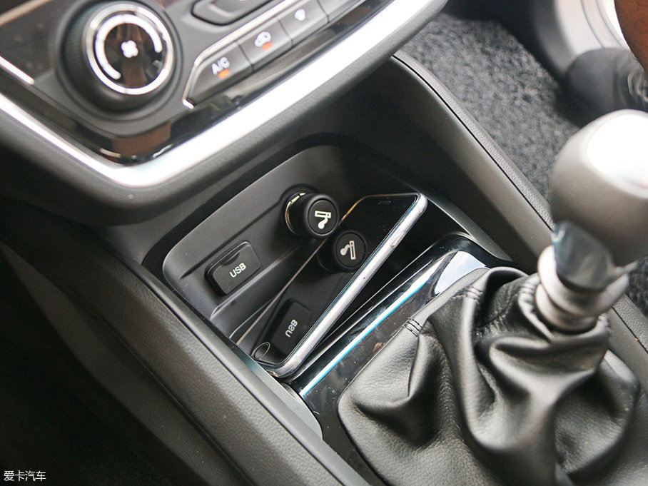 愛卡實拍五菱宏光S3