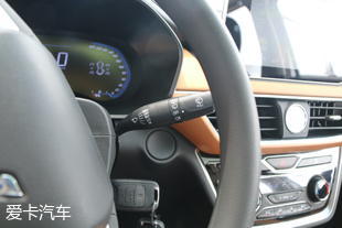 愛卡實拍五菱宏光S3