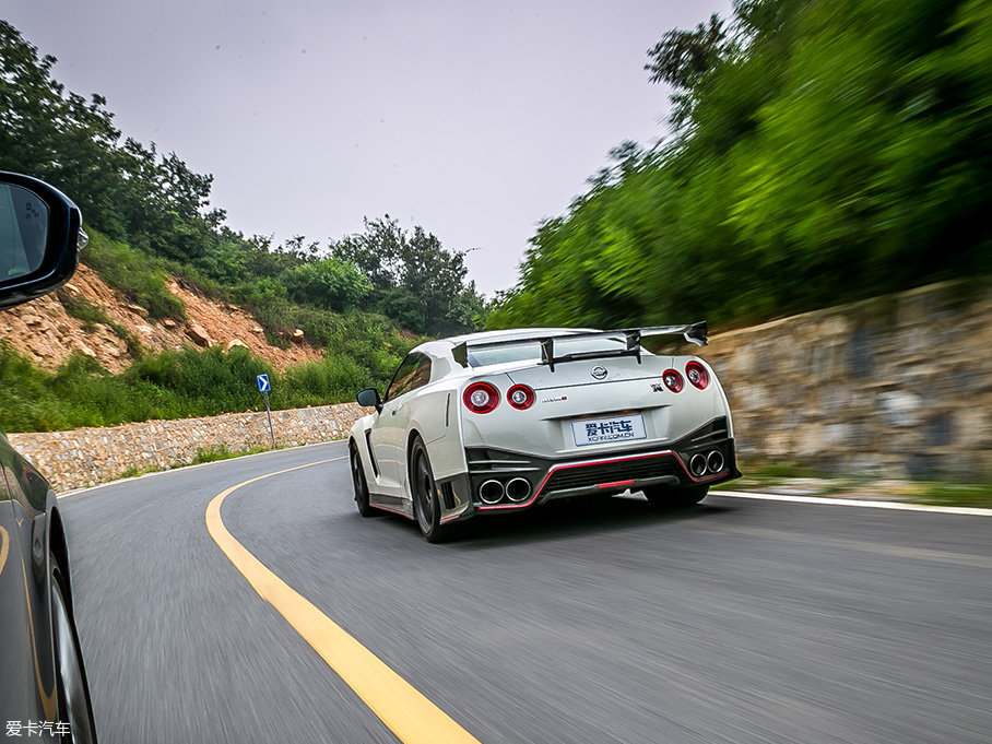 御姐約豪車 雨中的低調戰神GTR nismo