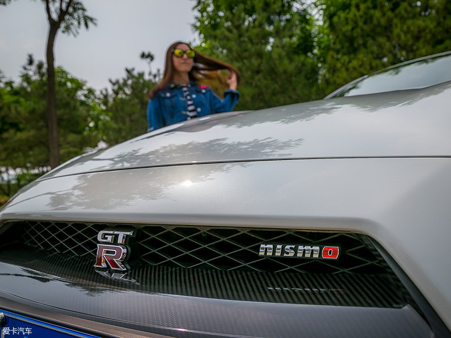 御姐約豪車 雨中的低調(diào)戰(zhàn)神GTR nismo