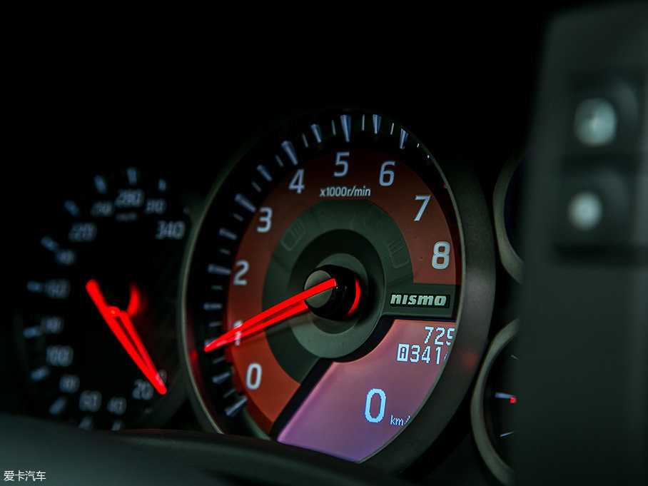 御姐約豪車 雨中的低調戰神GTR nismo