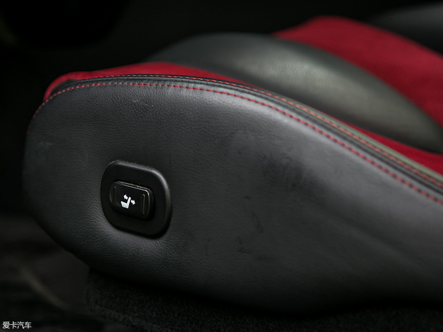 御姐約豪車 雨中的低調戰神GTR nismo