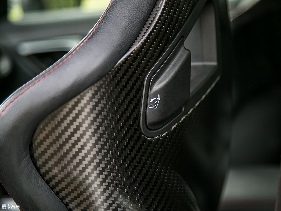 御姐約豪車 雨中的低調戰神GTR nismo