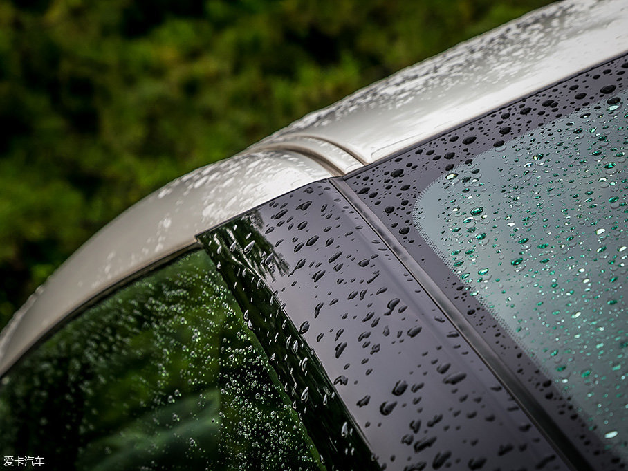 御姐約豪車 雨中的低調(diào)戰(zhàn)神GTR nismo