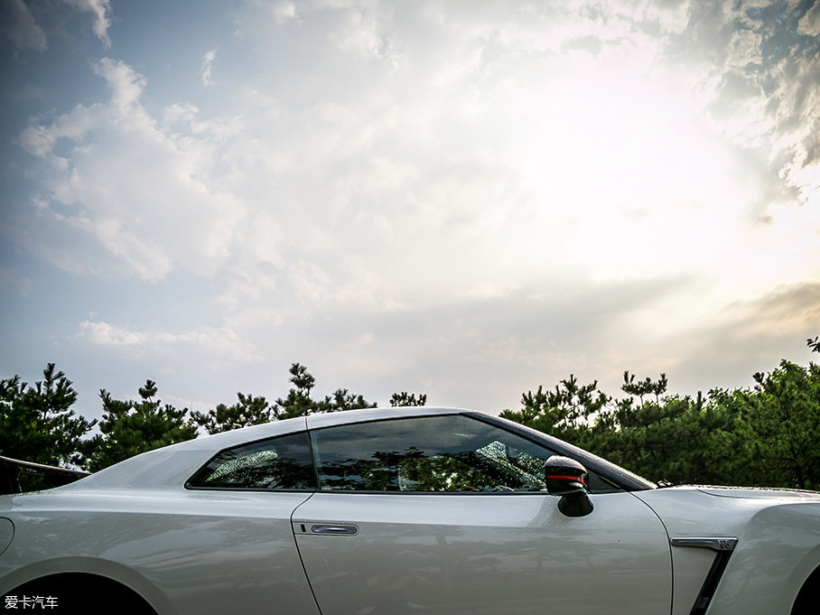 御姐約豪車 雨中的低調(diào)戰(zhàn)神GTR nismo