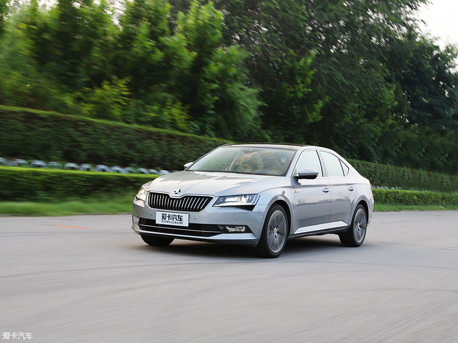 中型車橫評測試篇