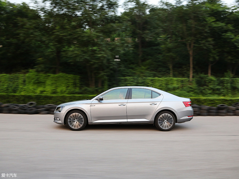 中型車橫評測試篇