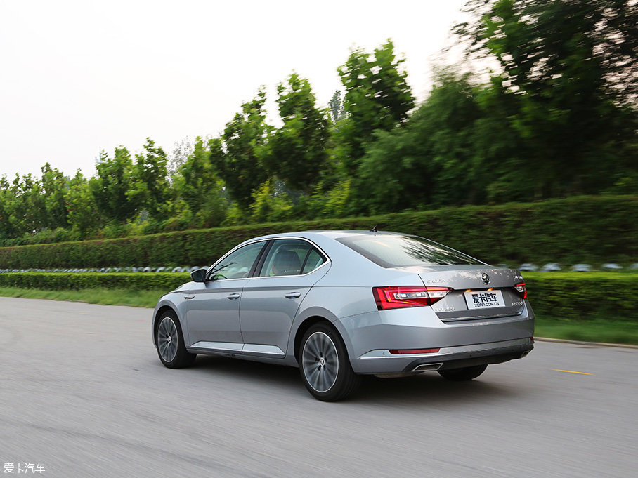 中型車橫評測試篇