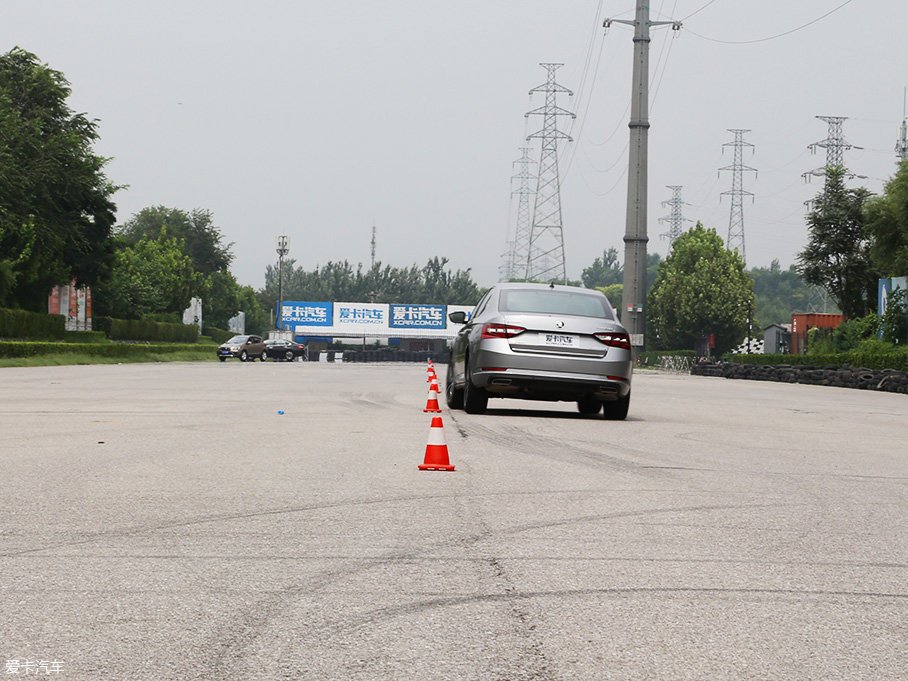 中型車橫評測試篇