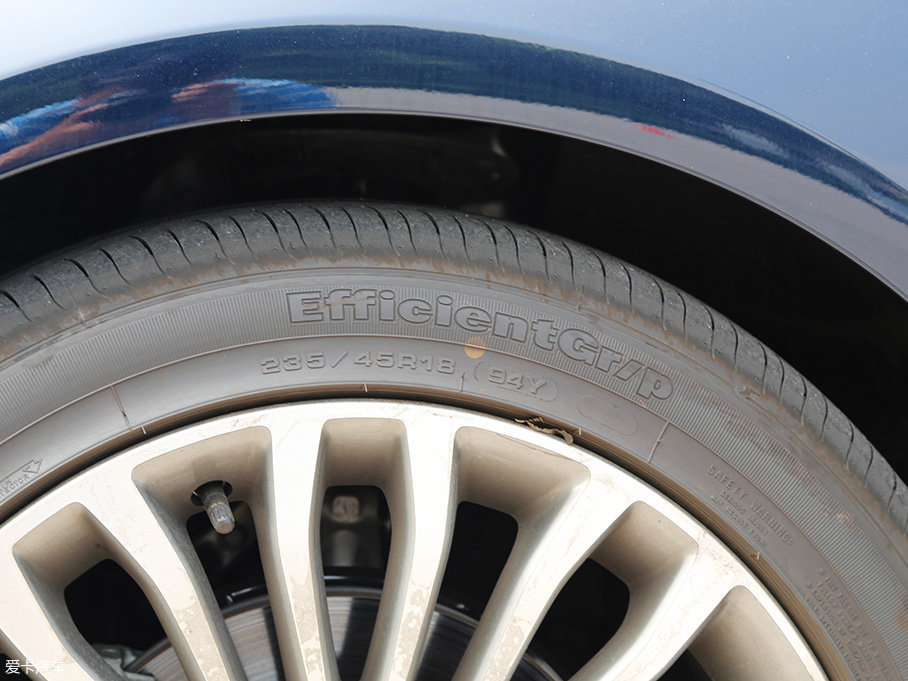 ɵŷ䱸18ӢȦߴΪ235/45 R18ĹEfficientGrip̥䶨λһעʡҼץ뾭Ե̥