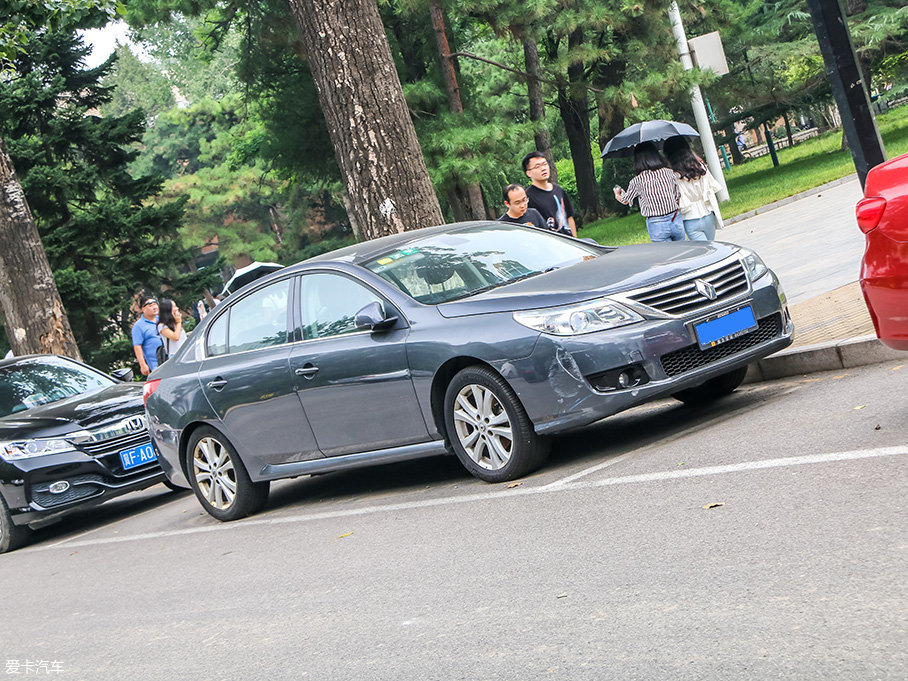 教師節搗蛋 學渣重返校園探秘老師座駕