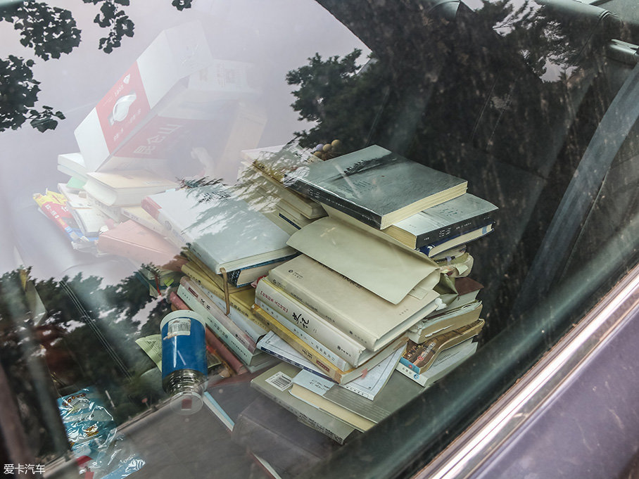 教師節搗蛋 學渣重返校園探秘老師座駕