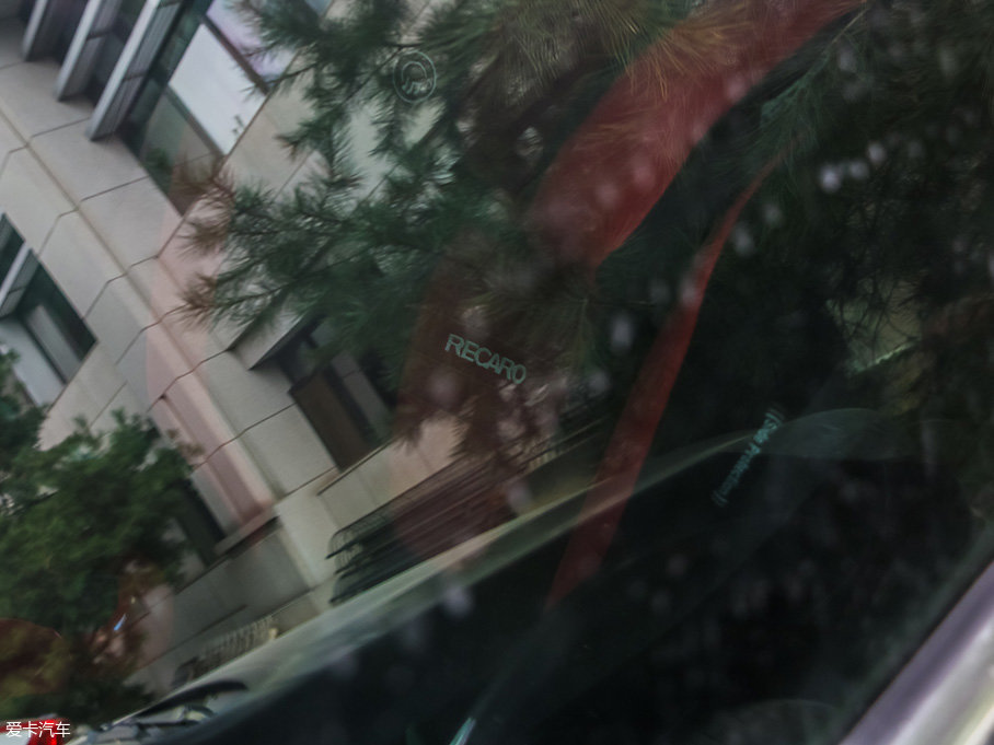 教師節搗蛋 學渣重返校園探秘老師座駕